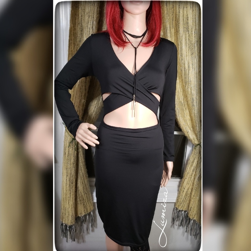 Body Hugging Open Crossover Front Black Dress